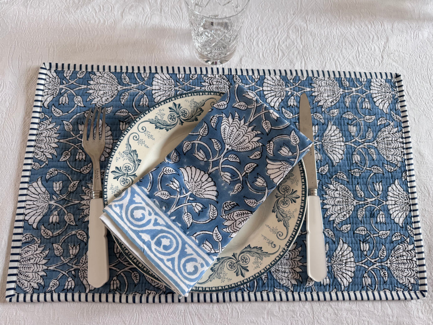 serviette de table LOTUS bleue.