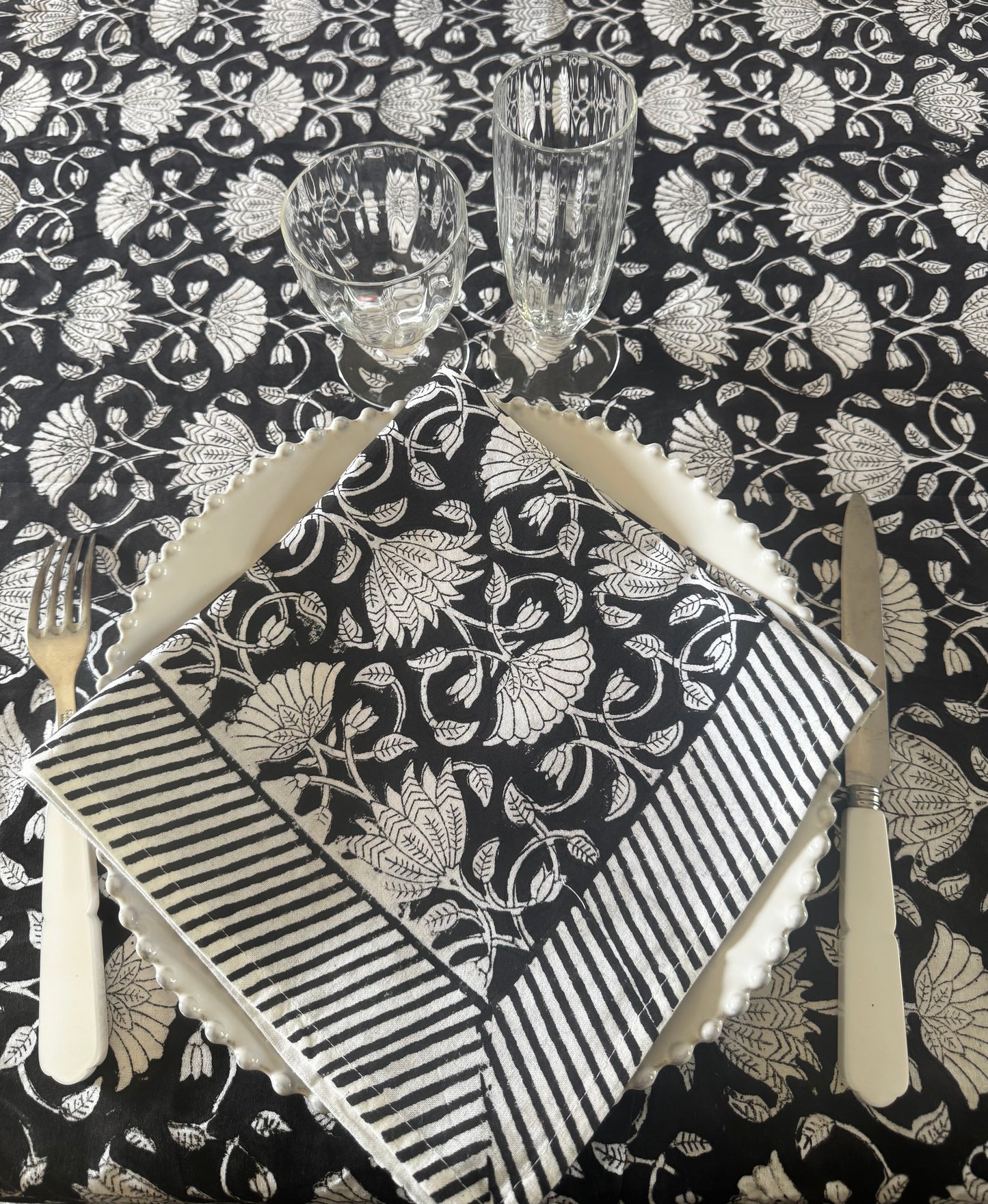 serviette de table LOTUS noire